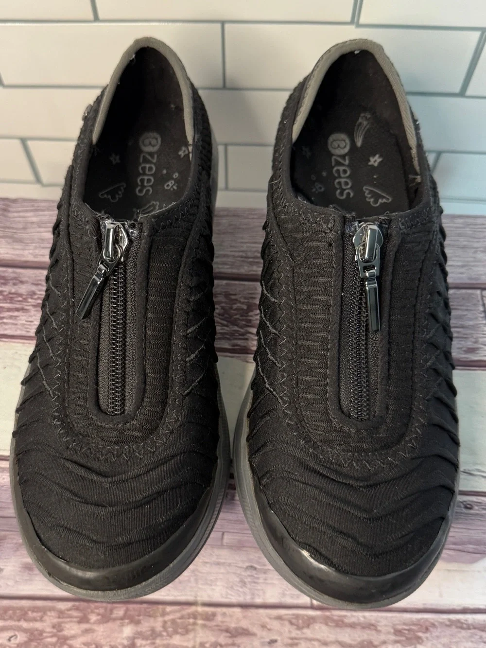Bzees Womens Fancy ✨ Low Top Zipper Walking Shoes Size 6